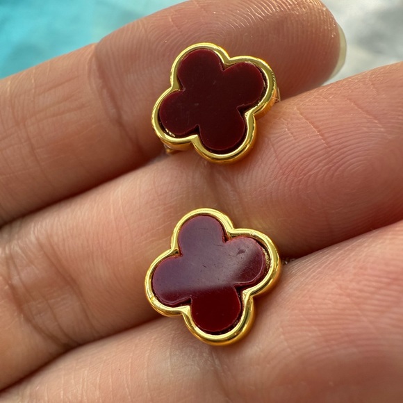 Red four leaf Elegant Gold and Red Clover Earrings - Picture 8 of 9